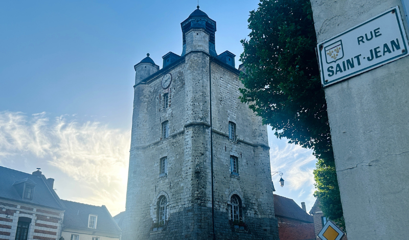 Saint-Riquier, l'histoire mystérieuse des noms des rues : visite guidée