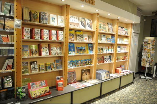 Le rayon livres de la boutique