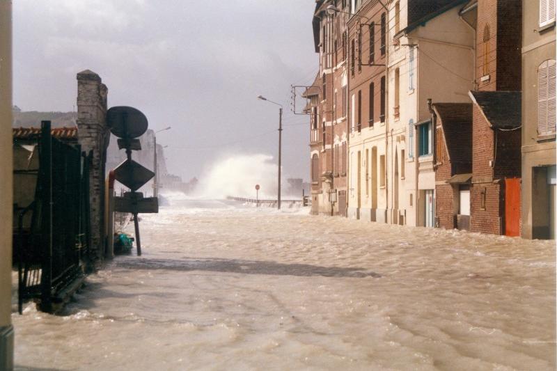 Submersions marines (années 1990) avant l'enrochement et le chantier de défense